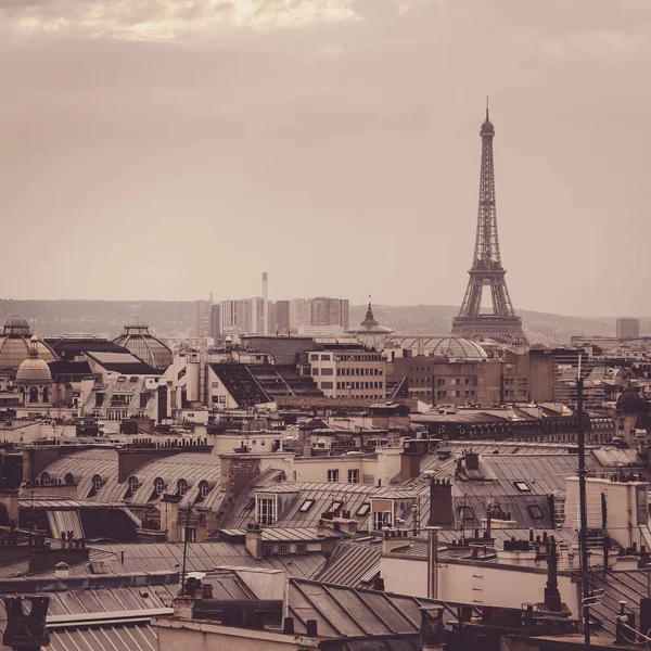 Daken Van Parijs Schoorstenen Onder Een Hemel Van Wolken Frankrijk — Stockfoto