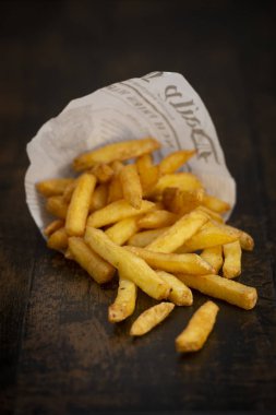 Patates kızartması bir kağıt torba soslar, Fransa