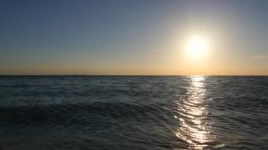 Karayip Denizi, Meksika Holbox Island günbatımı Maya Rivierası palmiye ağaçları plaj