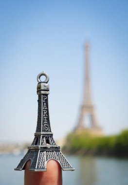 Paris'teki Eyfel Kulesi'nin hatıraları