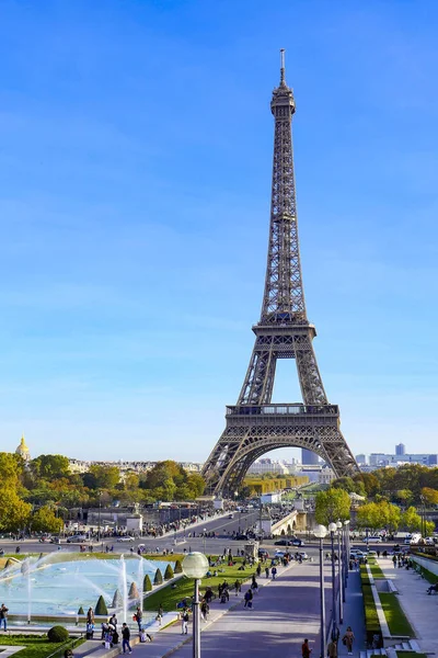 Torre Eiffel no céu azul Paris — Fotografia de Stock