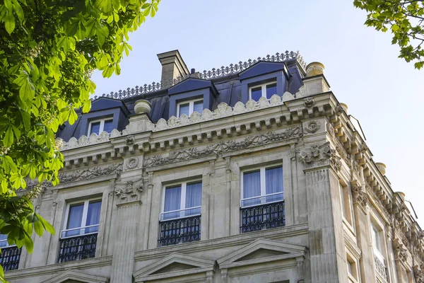 Paris, France, beautiful building at spring — Stock Photo, Image