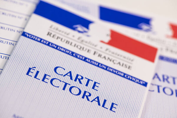 Официальное правительство Франции, разрешающее голосовать на белом фоне
