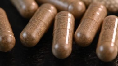Bitkisel ilaç kapsülleri döndürmek, Alternatif tıp kavramı