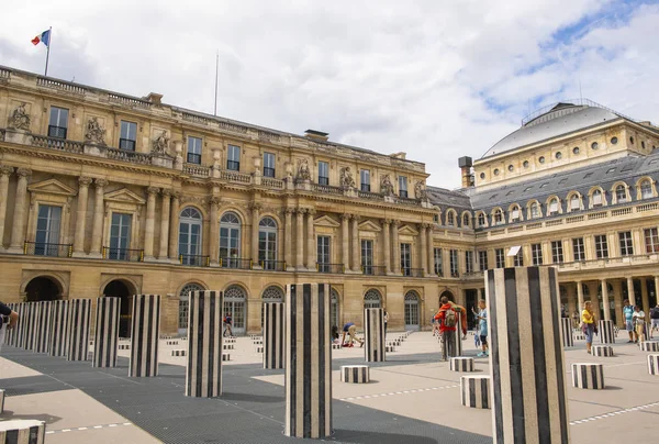 Paris, France-August 16, 2019: Buren columns in Cour d'Honneur o — Stock Photo, Image