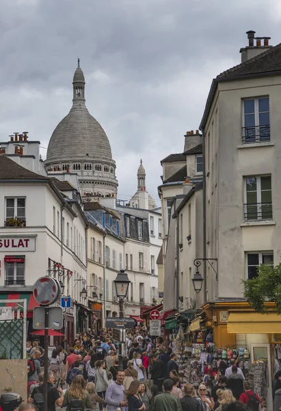 Frankrijk, Parijs, augustus, 16-2019, toeristen een bezoek aan Montmartre DIS — Stockfoto