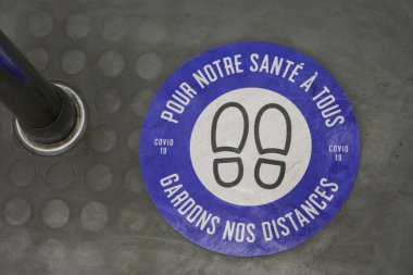 Covid-19 salgını sırasında Paris Metro 'da çıkartma