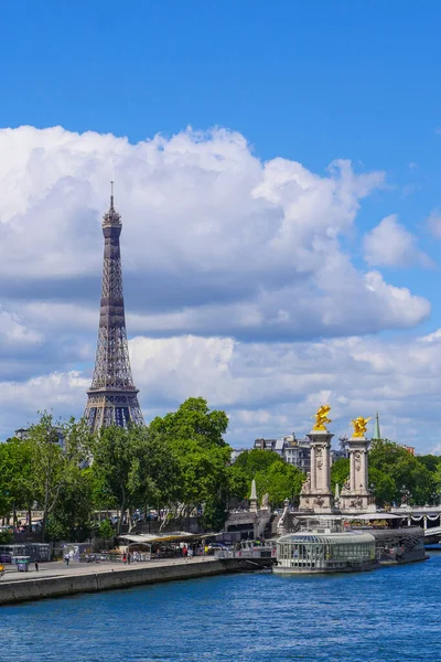 Eiffelturm und Pont Alexandre III, Paris — Stockfoto
