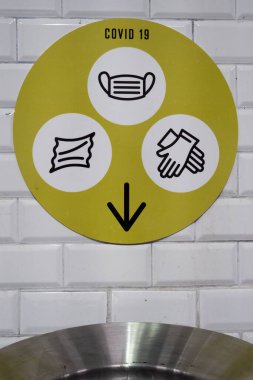 Covid-19 salgını sırasında Paris Metro 'da çıkartma