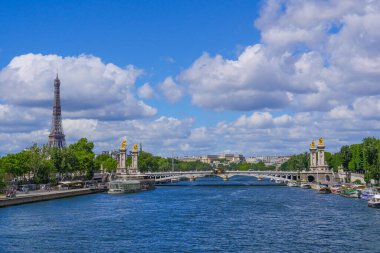 Eyfel Kulesi ve Pont Alexandre III, Paris