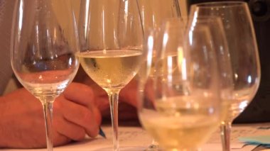 Şarap tadım bardakları, beyaz şarap