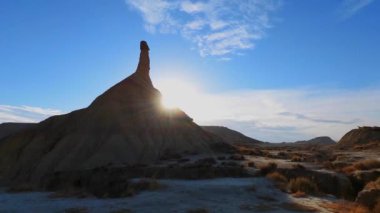 Suyun erozyonuyla oluşmuş karakteristik formlar Bardenas Reales çölünde bir rüzgar, Navarra, İspanya