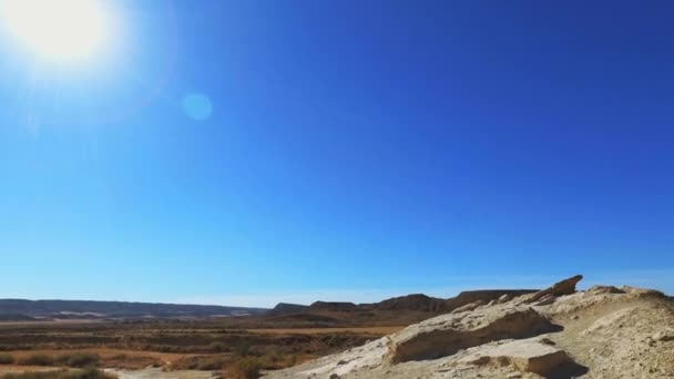 西班牙纳瓦拉Bardenas Reales沙漠中的风侵蚀水形成的特征 — 图库视频影像