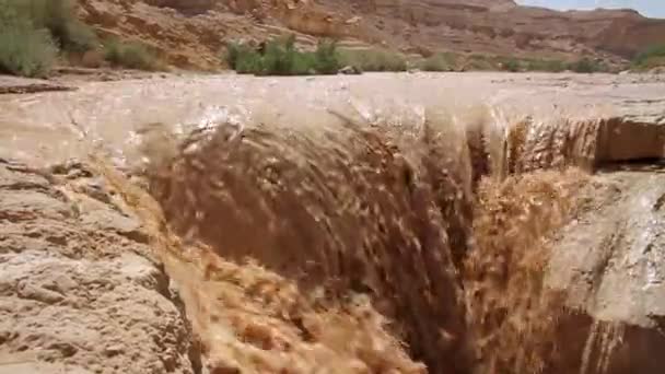 Malerische Ansicht Der Sturzflut Der Wüste Von Nahal Zin Negev — Stockvideo