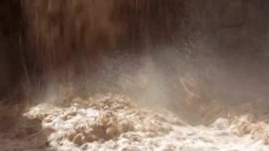 Ani sel içinde çöl Nahal Zin Negev doğal görünümünü