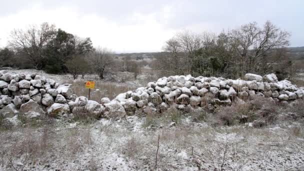ゴラン高原 イスラエルの危険地雷サイン — ストック動画