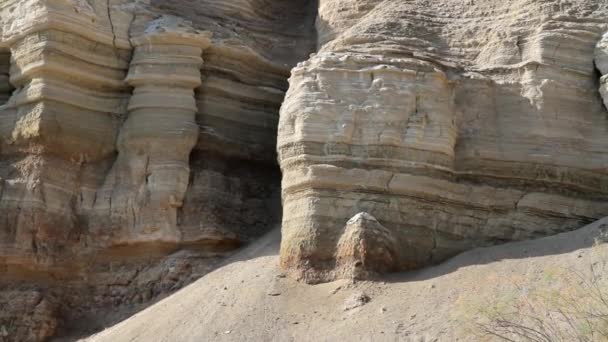Vacker Utsikt Över Gamla Sedimentära Bergarter Nära Jordan River Israel — Stockvideo