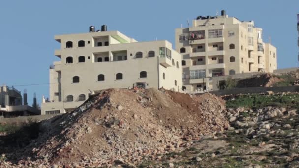 Трактор Штовхає Сміття Камінь Піску Палестинських Околиці — стокове відео