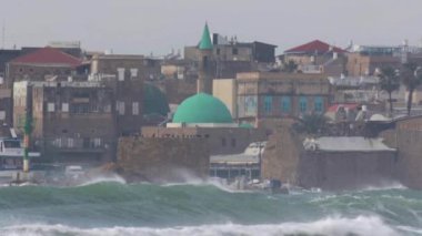 Acre beach, İsrail yakınındaki fırtınalı deniz doğal görünümü