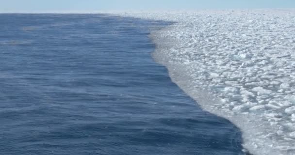 Vista Panorámica Del Glaciar Derretido Flotando Agua Fría Del Océano — Vídeos de Stock