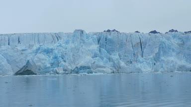Spitsbergen büyük buzdağı doğal görünümünü