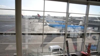 Amsterdam Schiphol havaalanında uçak doğal görünümü