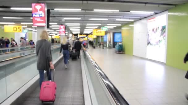 Vue Des Personnes Marchant Aéroport Schiphol — Video