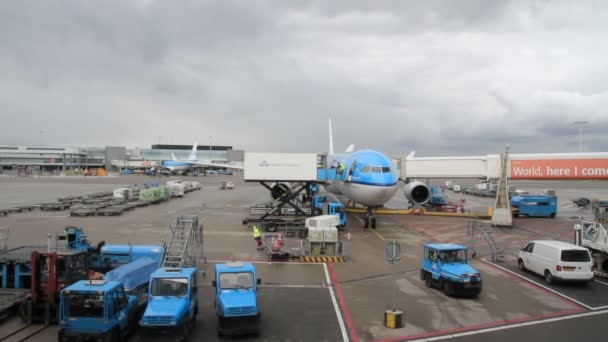 スキポール空港 アムステルダムで飛行機の風光明媚なビュー — ストック動画