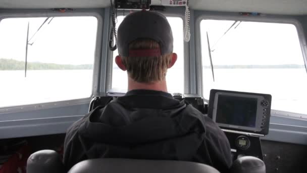 Vista Trasera Del Barco Conductor Hombre Vancouver Canadá — Vídeo de stock