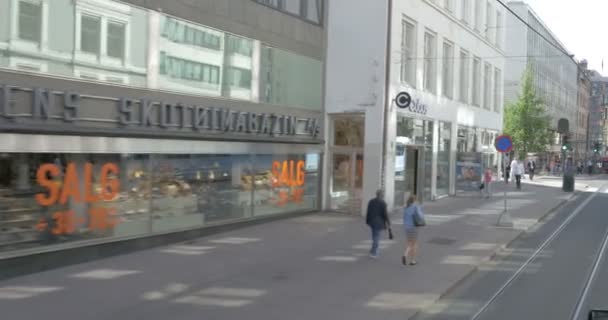 Personas Caminando Por Calle Oslo City Noruega — Vídeo de stock