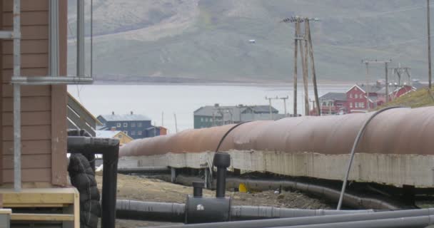 Zavřít Pohled Rezavé Potrubí Longyearbyen — Stock video