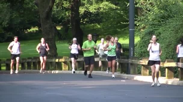 Gente Corriendo Central Park Nueva York — Vídeos de Stock