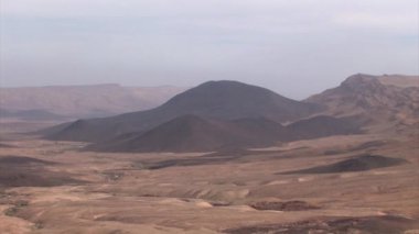 Negev Dağları, İsrail 'deki Ramon Krateri manzarasının panoramik görüntüsü