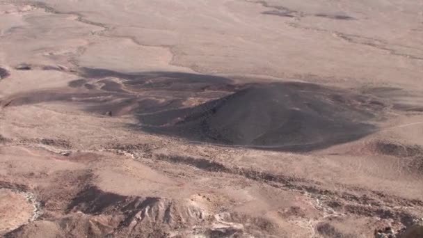 以色列内盖夫山脉拉蒙陨石坑景观全景 — 图库视频影像
