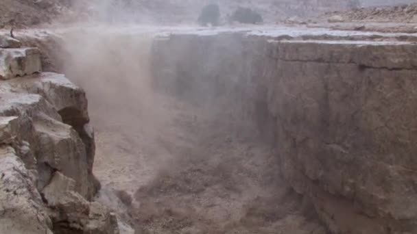 ワディ Zeelim ネゲブ砂漠 イスラエルのフラッシュの洪水の風光明媚なビュー — ストック動画