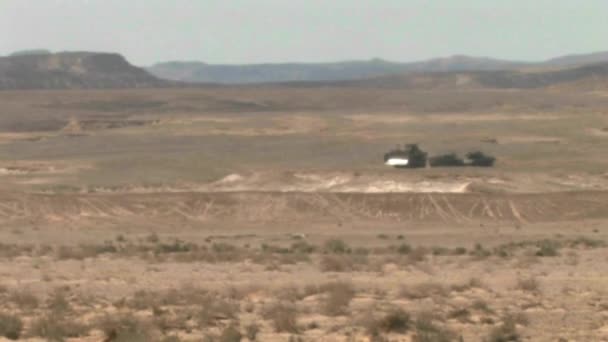 暑い砂漠 イスラエルの Idf の軍隊エンジニア リング車 — ストック動画
