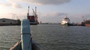 Yelkenli tekne nehrinde Kishon, Haifa, İsrail üzerinden görüntülemek