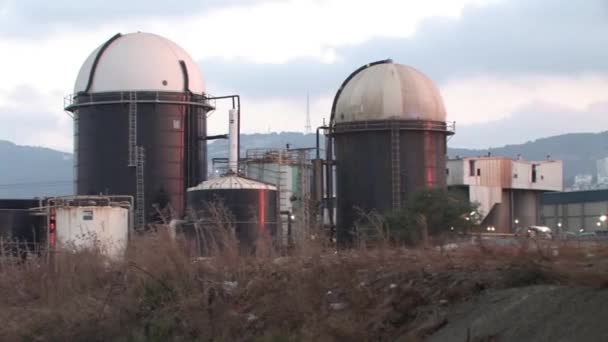 Vela Tiro Tanques Petróleo Margem Rio Kishon Haifa Israel — Vídeo de Stock