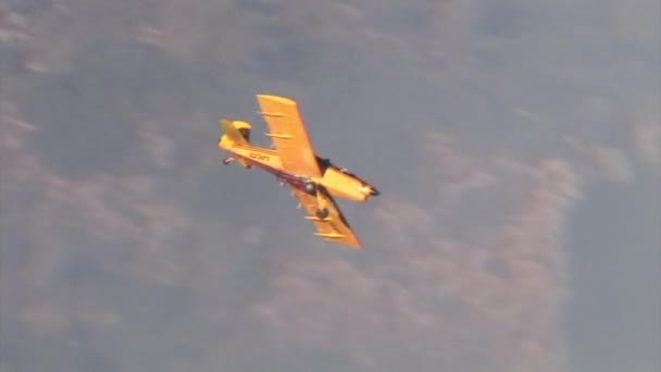 消防飞机喷洒灭火器在燃烧的森林 卡梅尔 以色列 — 图库视频影像