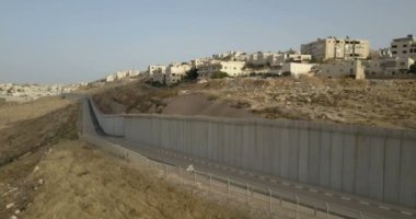 Ayırma çit Doğu Kudüs'ü İsrail'in panoramik manzaralı