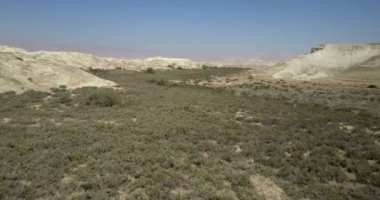 Sıcak ve kurak Güney Ürdün Vadisi'nin panoramik görünüm
