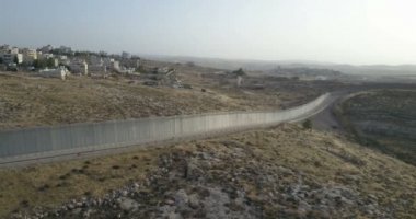 Ayırma çit Doğu Kudüs'ü İsrail'in panoramik manzaralı