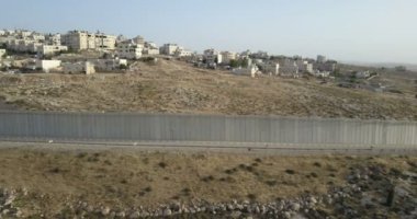Ayırma çit Doğu Kudüs'ü İsrail'in panoramik manzaralı