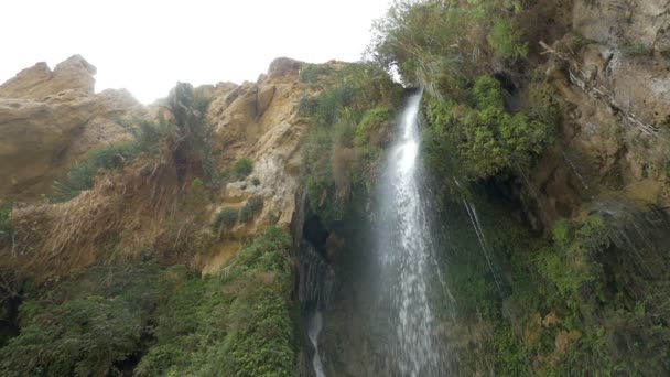 Vacker Utsikt Över Vattenfallet Öknen Ein Gedi Israel — Stockvideo