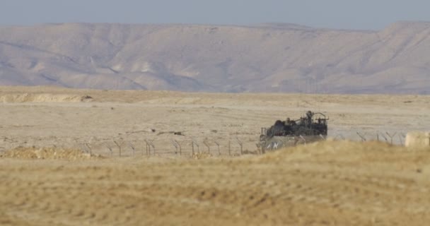 Persoonlijke Vervoerder Idf Leger Opleiding Negev Woestijn Israël — Stockvideo