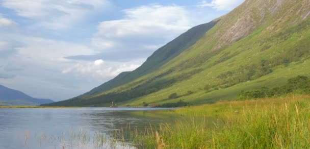 Panoramiczny Widok Jezioro Loch Hourn Pod Zachmurzonym Niebie Scotland Wielka — Wideo stockowe