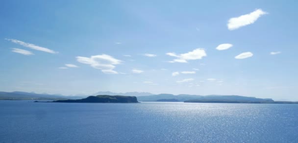 Schilderachtig Uitzicht Van Isle Skye Onder Blauwe Hemel Schotland — Stockvideo