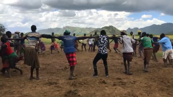 Karamoja Mensen Springen Dansen Welkom Ceremonie Oeganda Afrika — Stockvideo