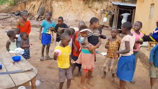 Oeganda Verweesde Kinderen Dansen Zingen Straat — Stockvideo