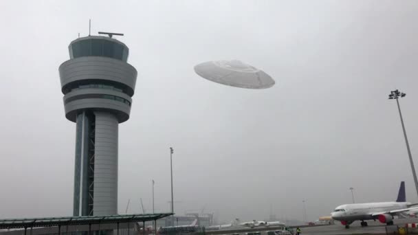 Flying Saucer Hovering Close Airport Tower Fly Upvideo Compositing Simula — Video Stock